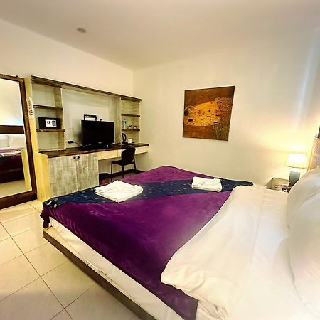 The Shades Hotel 50 Meter Beach Front Patong Exterior photo