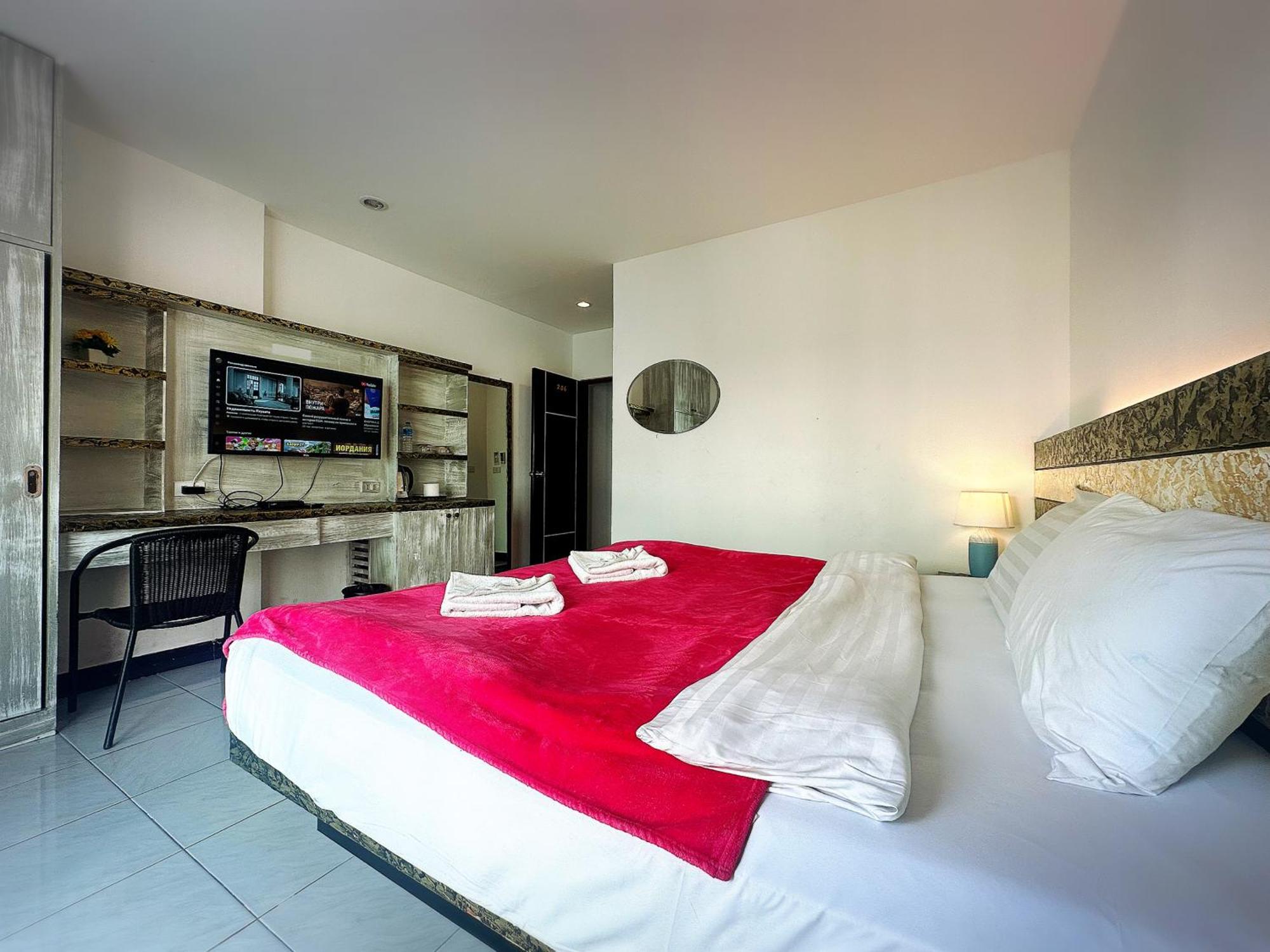 The Shades Hotel 50 Meter Beach Front Patong Exterior photo
